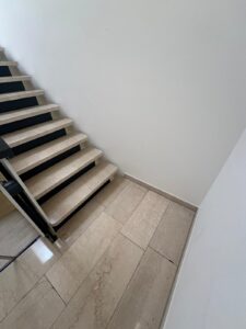 Sauberes Treppenhaus nach Treppenhausreinigung in Düsseldorf